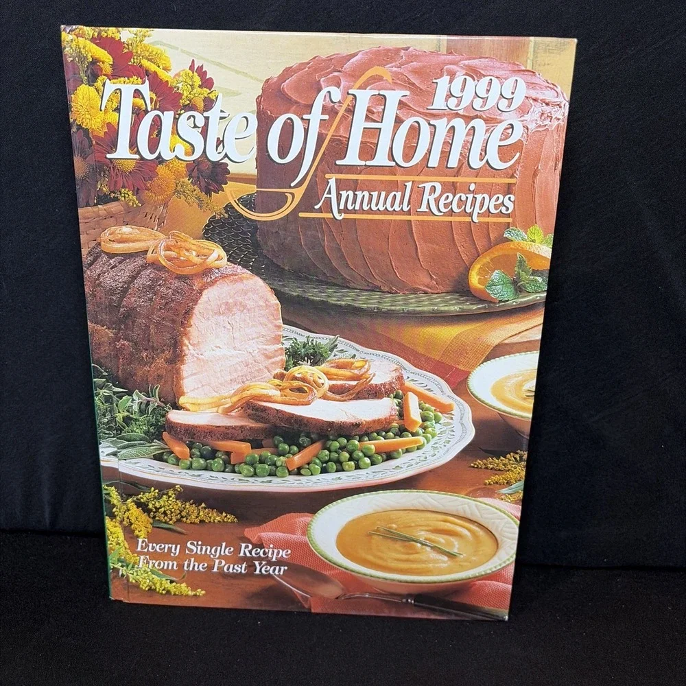 Lot of 4 TASTE OF HOME‎ ANNUAL RECIPES Cookbooks - 1997, 1998, 1999, And 2000